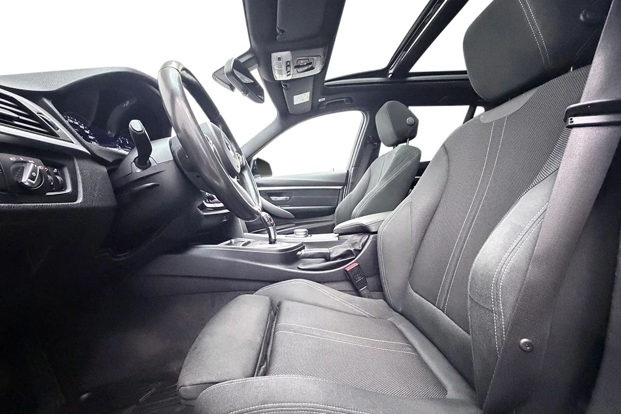 BMW 320d xDrive Touring Automat M Sport Drag Pano Navi Kamera Cockpit 190hk – bild 11 av 30
