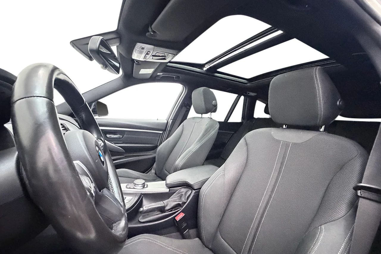 BMW 320d xDrive Touring Automat M Sport Drag Pano Navi Kamera Cockpit 190hk – bild 12 av 30