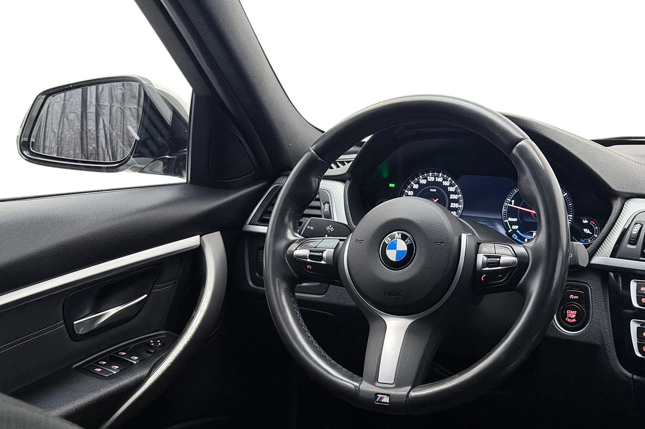 BMW 320d xDrive Touring Automat M Sport Drag Pano Navi Kamera Cockpit 190hk – bild 16 av 30