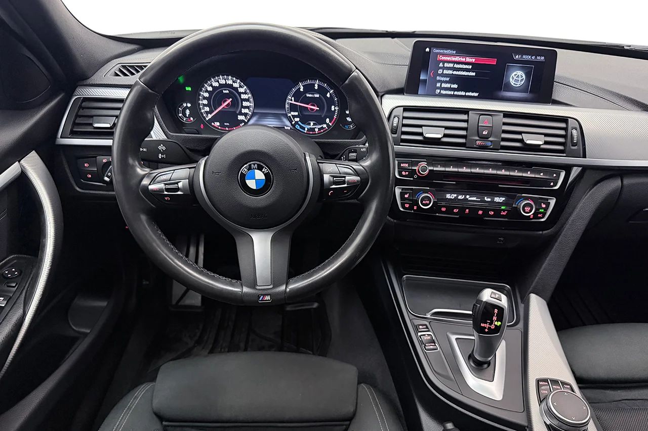 BMW 320d xDrive Touring Automat M Sport Drag Pano Navi Kamera Cockpit 190hk – bild 17 av 30