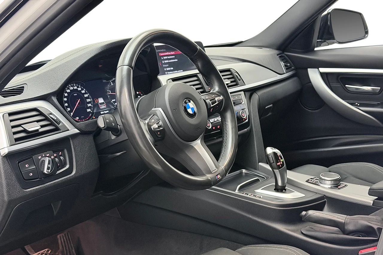 BMW 320d xDrive Touring Automat M Sport Drag Pano Navi Kamera Cockpit 190hk – bild 13 av 30