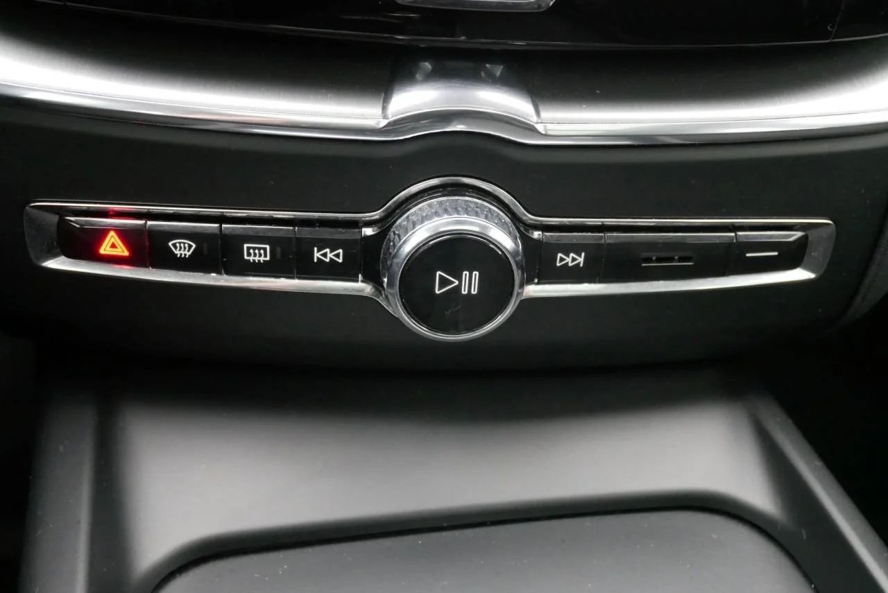 Volvo XC60 T8 Twin Engine AWD Aut Momentum Adv Drag Pano MOMS 392hk – bild 13 av 18
