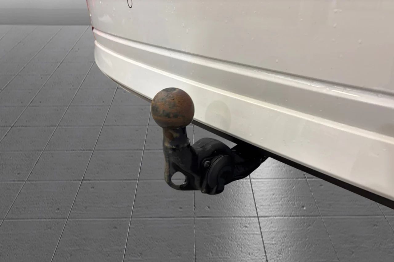 Skoda Octavia Kombi 1.0 TSI Style Business Drag Värmare Keyless Kamera – bild 8 av 8