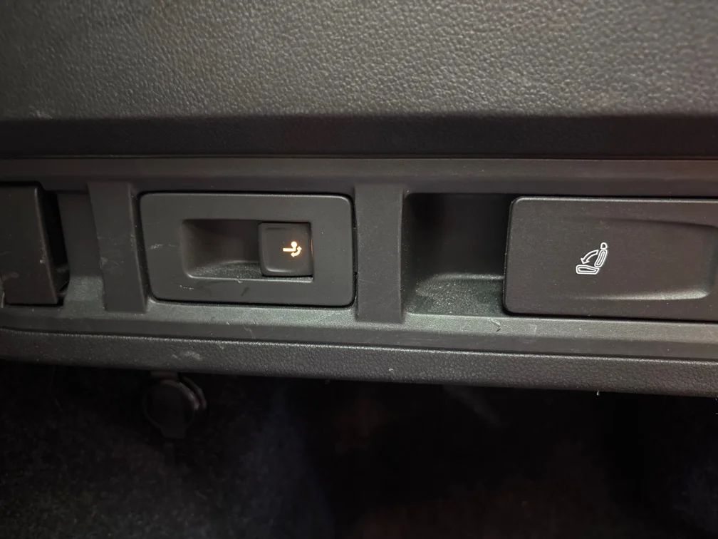 Skoda Octavia Kombi 1.0 TSI Style Business Drag Värmare Keyless Kamera – bild 7 av 8