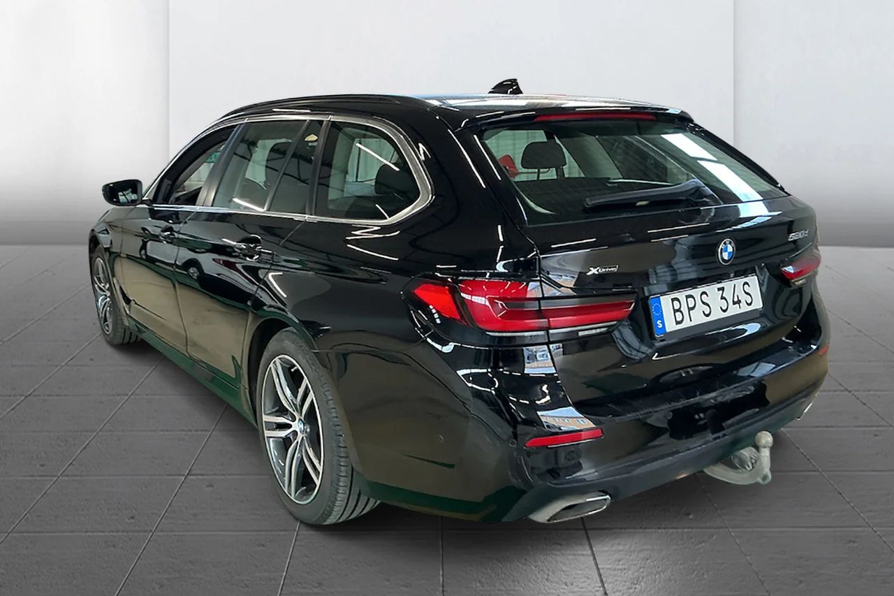 BMW 520d xDrive Touring Drag Connected Värmare MOMS 190hk – bild 4 av 10