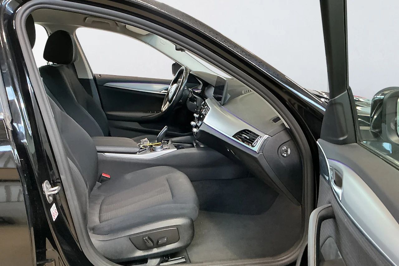 BMW 520d xDrive Touring Drag Connected Värmare MOMS 190hk – bild 8 av 10