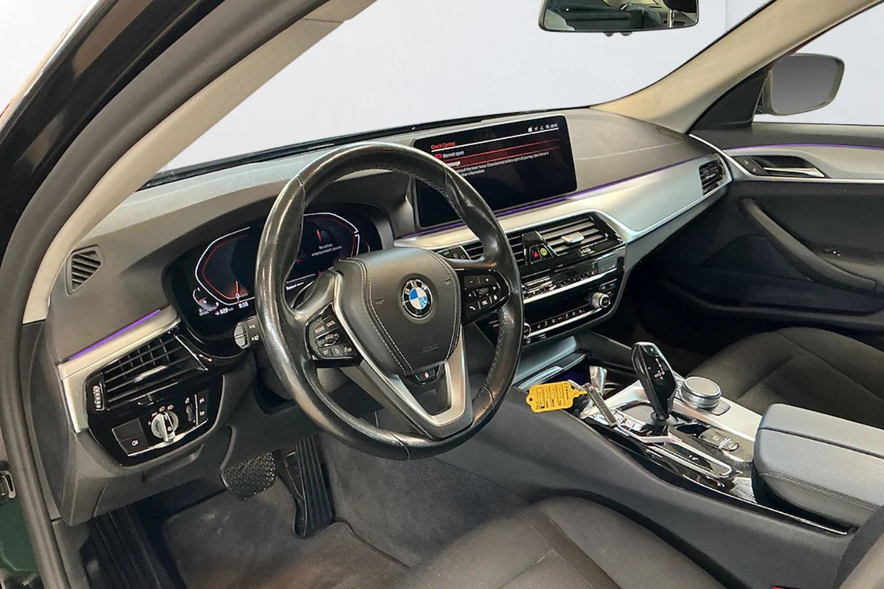 BMW 520d xDrive Touring Drag Connected Värmare MOMS 190hk – bild 7 av 10