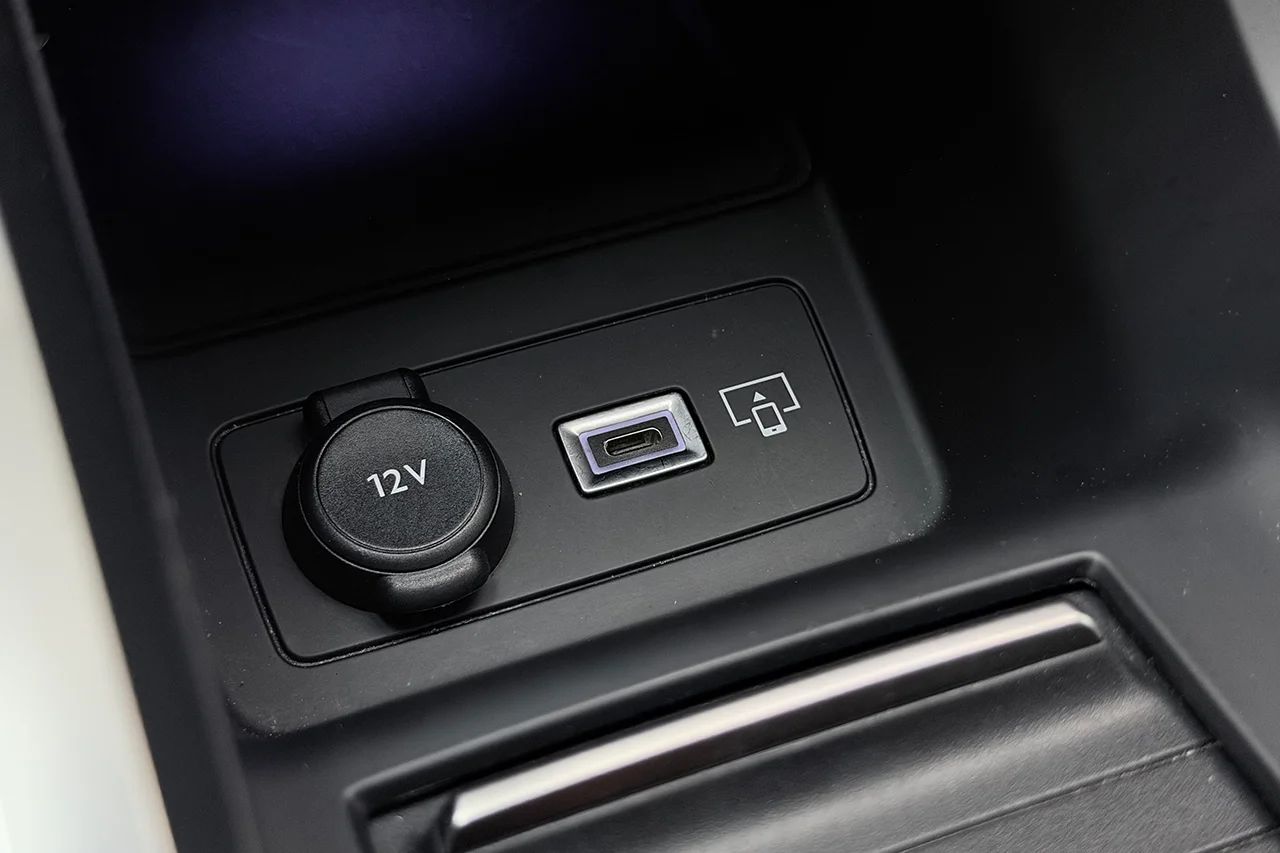 1.2 PureTech GT Navi Kamera Rattvärme Cockpit Läder/Alcantara MOMS 131hk – bild 32 av 34