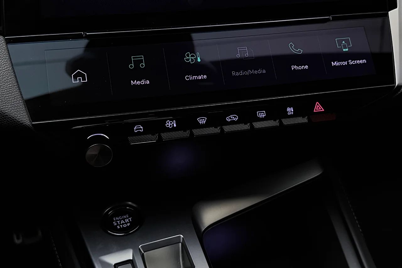 1.2 PureTech GT Navi Kamera Rattvärme Cockpit Läder/Alcantara MOMS 131hk – bild 29 av 34