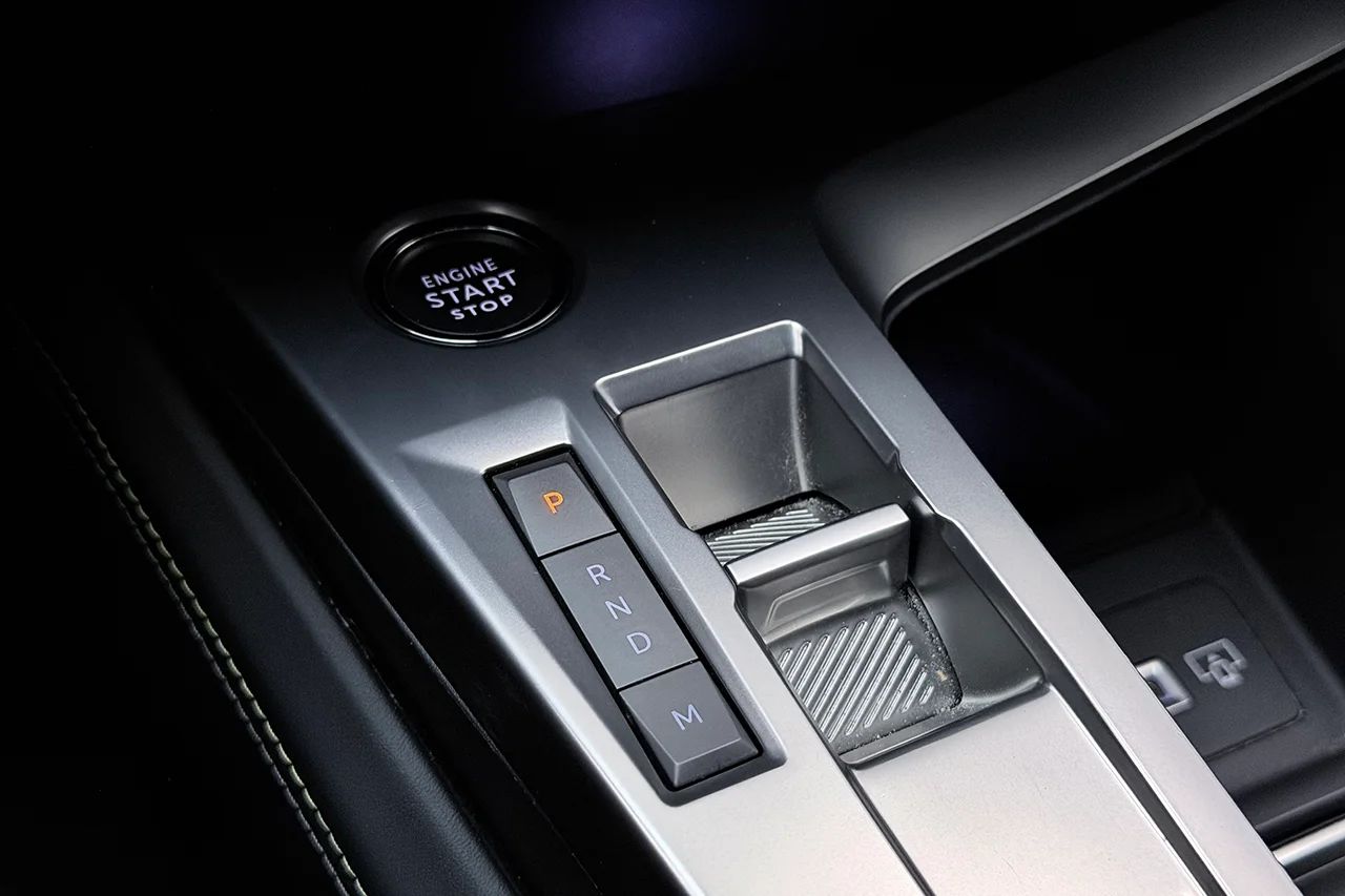 1.2 PureTech GT Navi Kamera Rattvärme Cockpit Läder/Alcantara MOMS 131hk – bild 30 av 34
