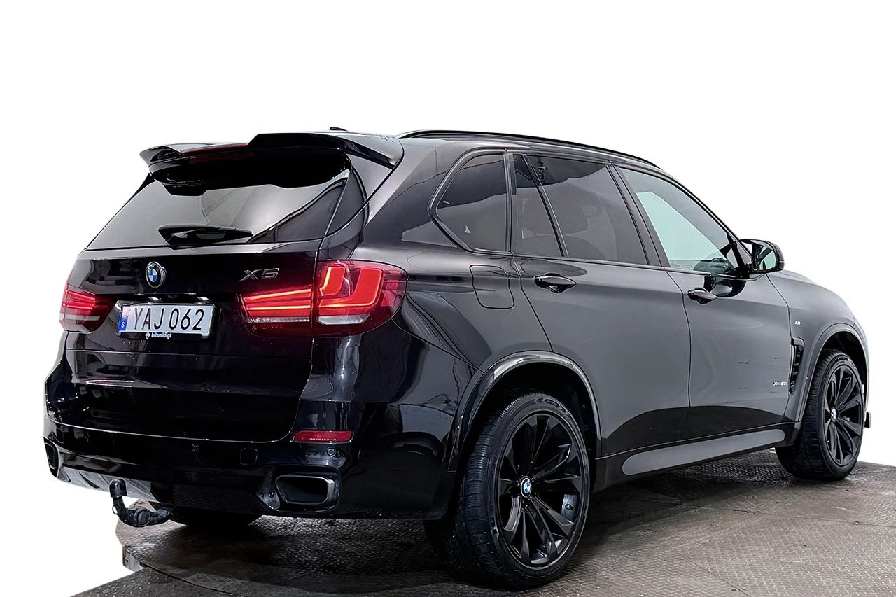 BMW X5 xDrive50i M Sport Drag Pano Läder HUD Kamera H/K 450hk – bild 5 av 39