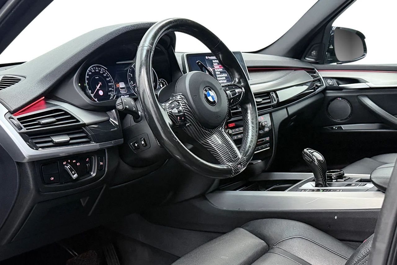 BMW X5 xDrive50i M Sport Drag Pano Läder HUD Kamera H/K 450hk – bild 13 av 39