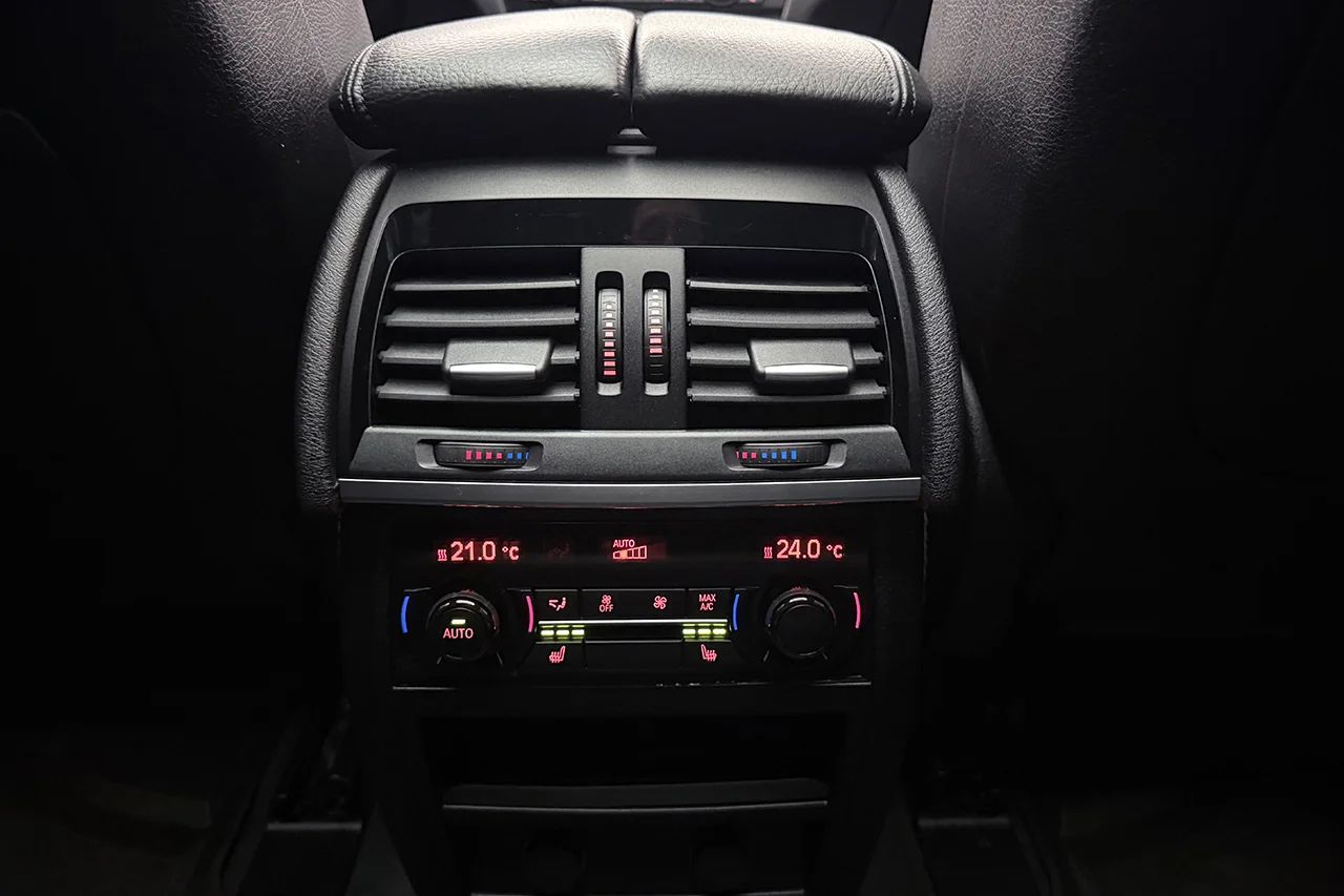 BMW X5 xDrive50i M Sport Drag Pano Läder HUD Kamera H/K 450hk – bild 18 av 39
