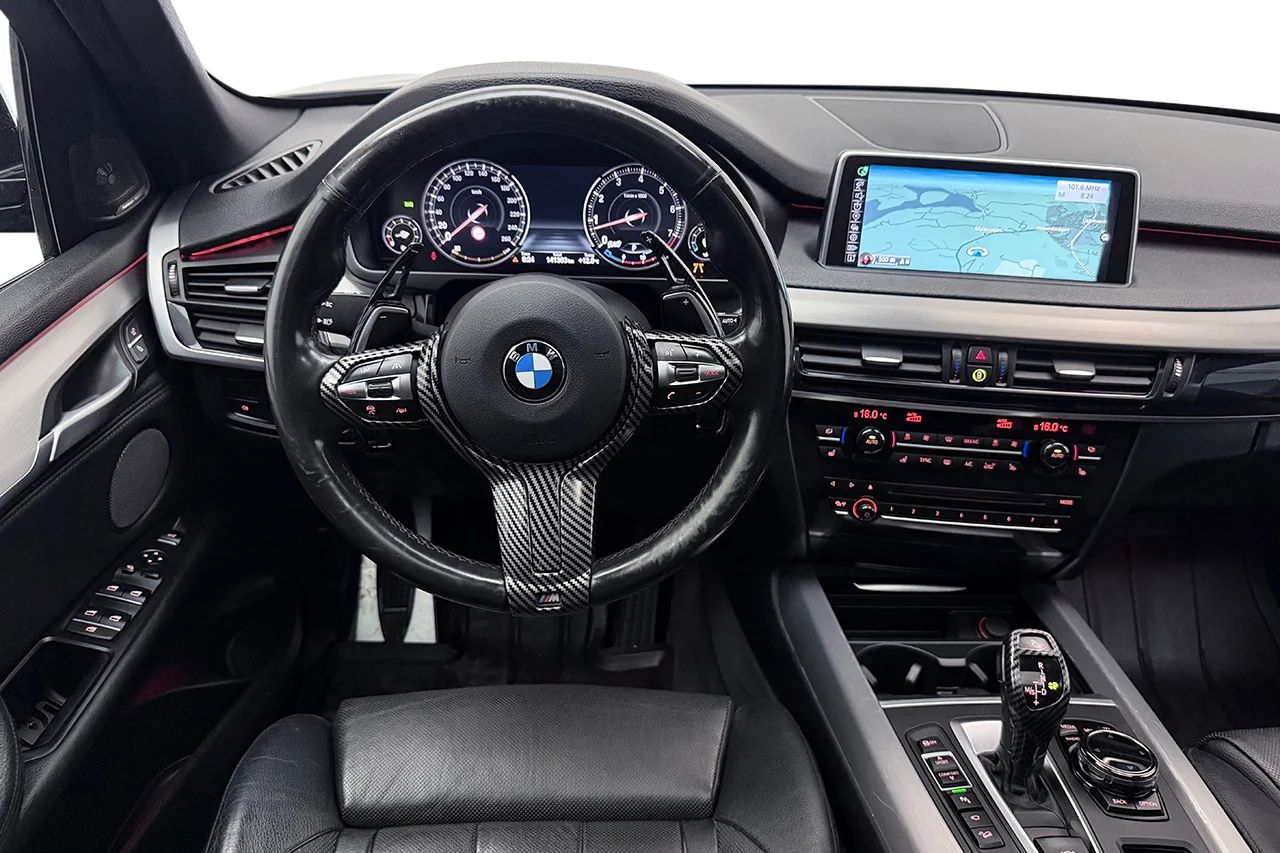 BMW X5 xDrive50i M Sport Drag Pano Läder HUD Kamera H/K 450hk – bild 20 av 39