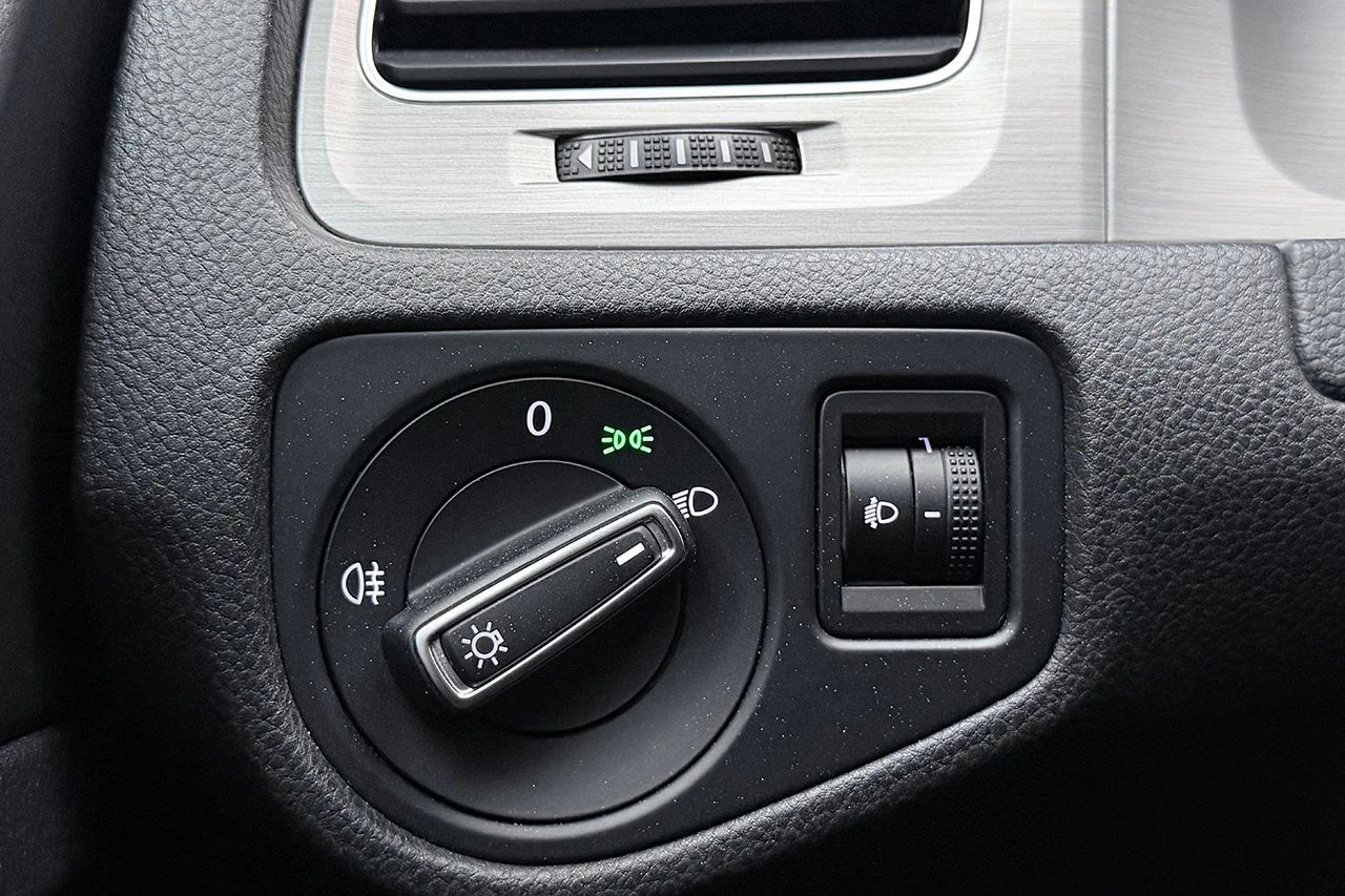 Volkswagen Golf 5-dörr 1.2 TSI Aut Kamera AppConnect AdaptivFH 110hk – bild 28 av 30