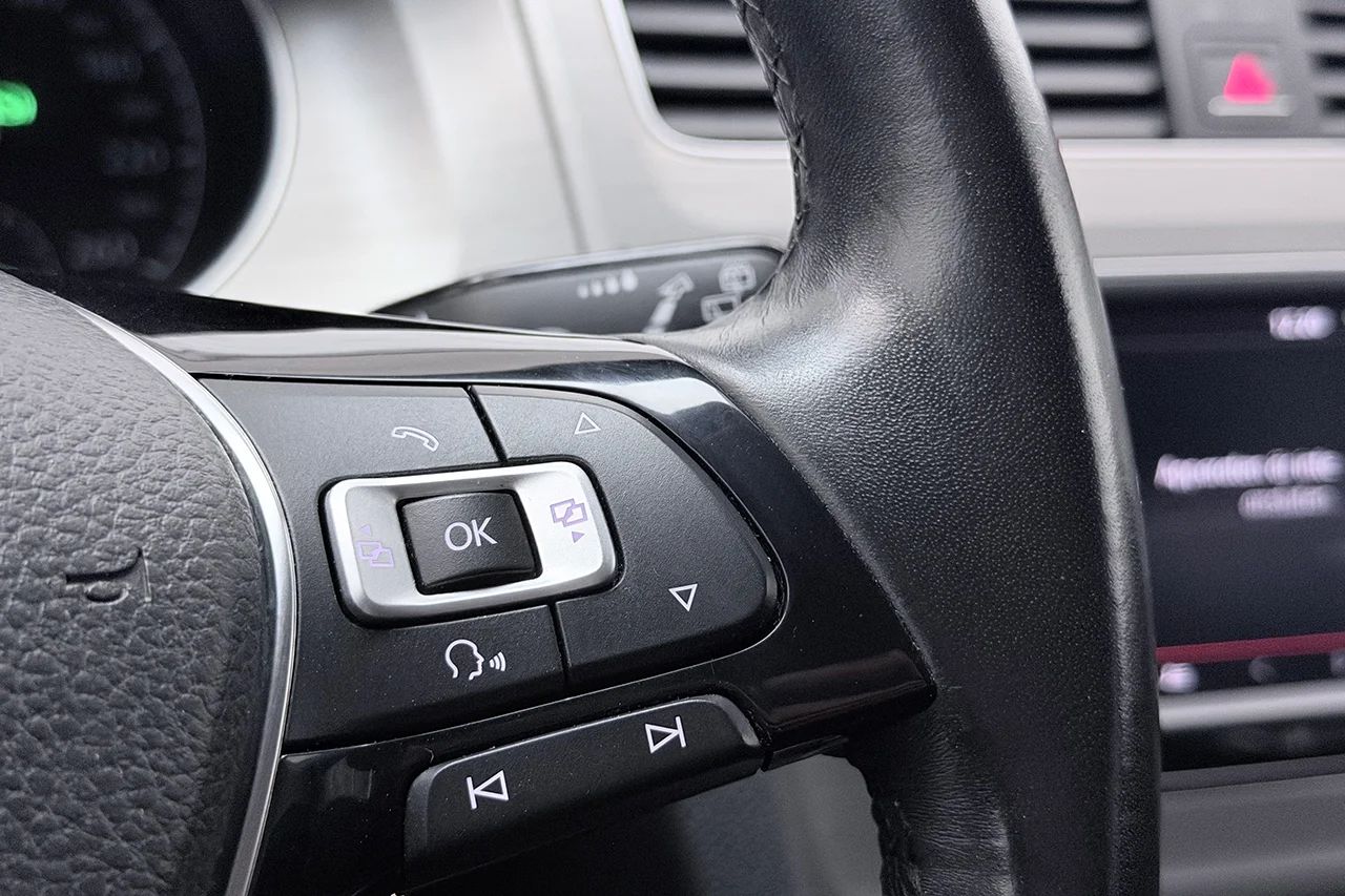 Volkswagen Golf 5-dörr 1.2 TSI Aut Kamera AppConnect AdaptivFH 110hk – bild 18 av 30