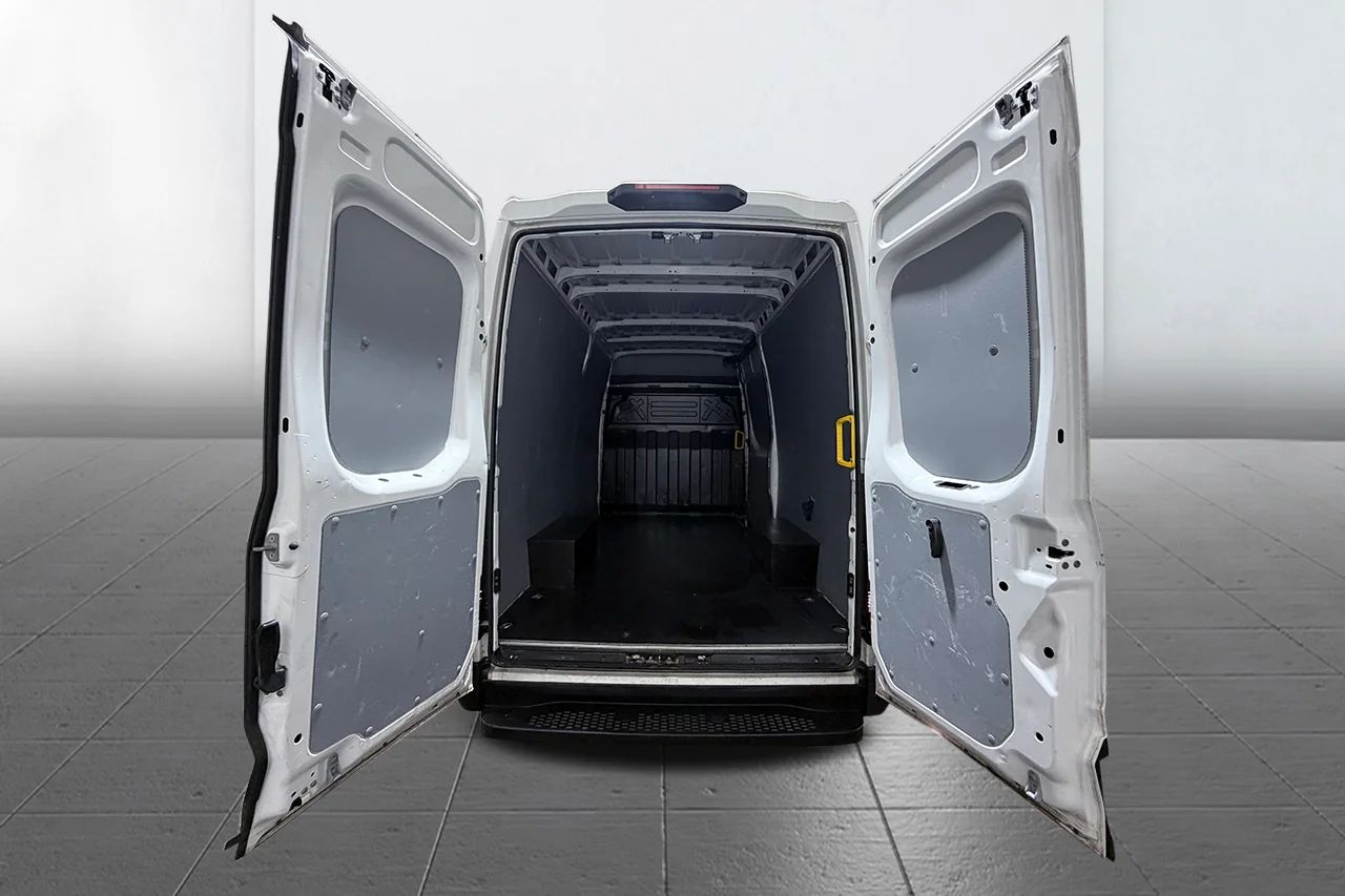 Iveco Daily 35-140 Skåp 2.3 JTD Hi-Matic L3H2 Aut 3sits Värmare MOMS 136hk – bild 7 av 21