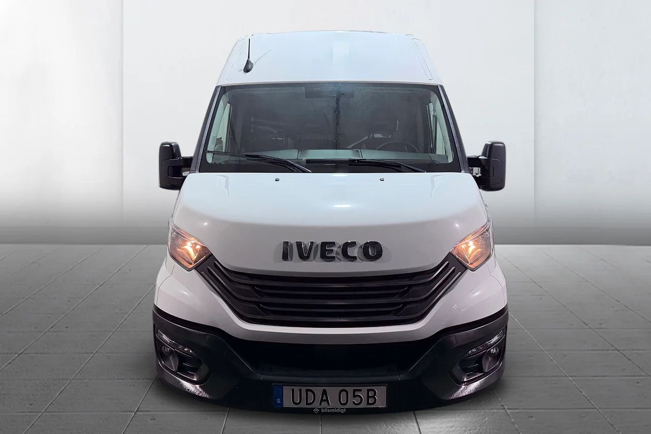 Iveco Daily 35-140 Skåp 2.3 JTD Hi-Matic L3H2 Aut 3sits Värmare MOMS 136hk – bild 2 av 21