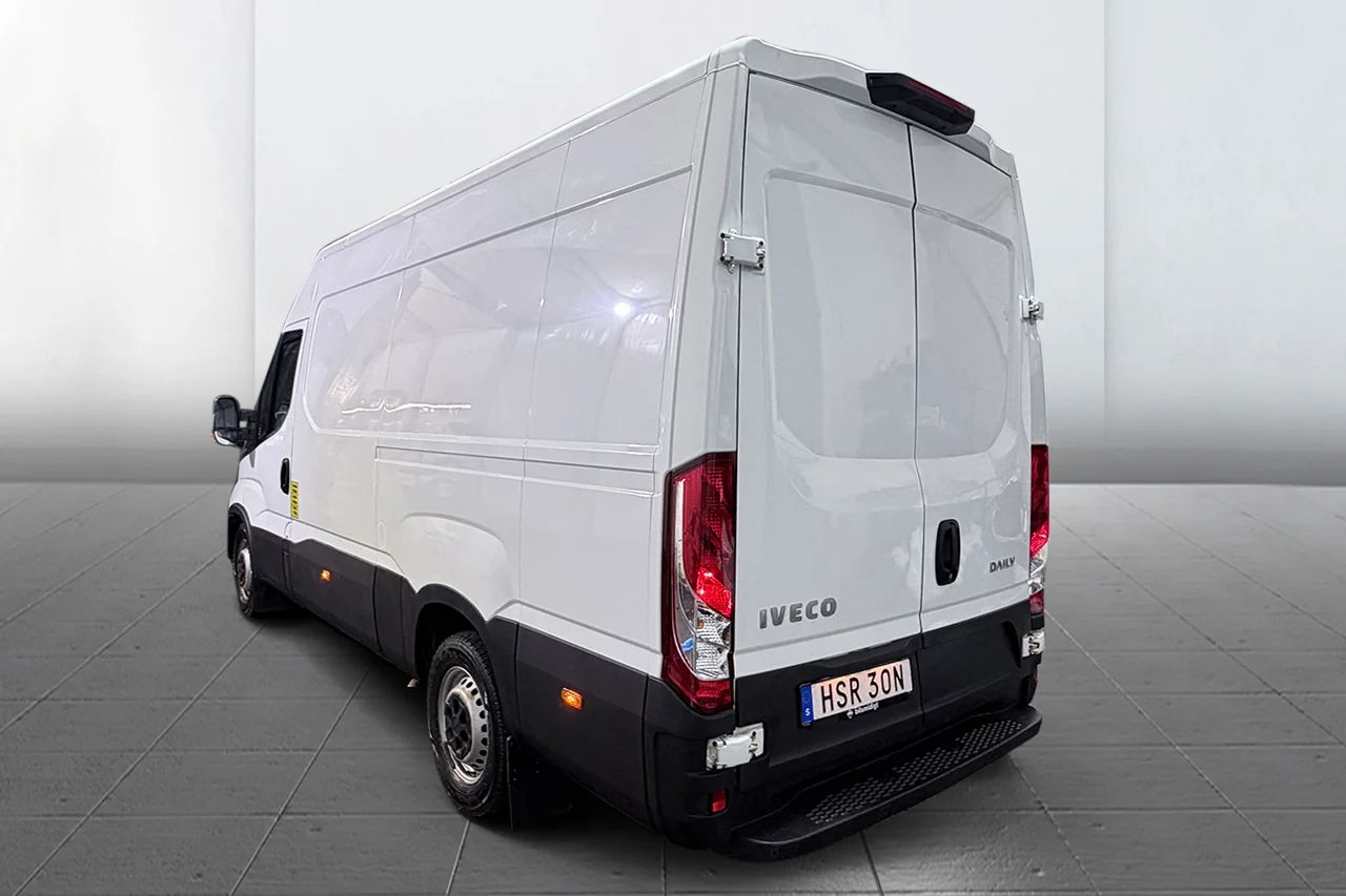 Iveco Daily 35-140 Skåp 2.3 JTD Hi-Matic L3H2 Aut 3sits Värmare MOMS 136hk – bild 8 av 22