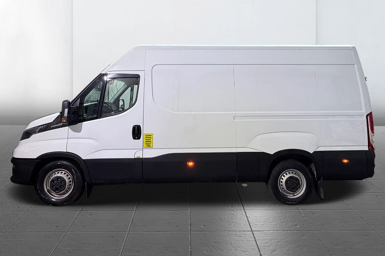 Iveco Daily 35-140 Skåp 2.3 JTD Hi-Matic L3H2 Aut 3sits Värmare MOMS 136hk – bild 9 av 22
