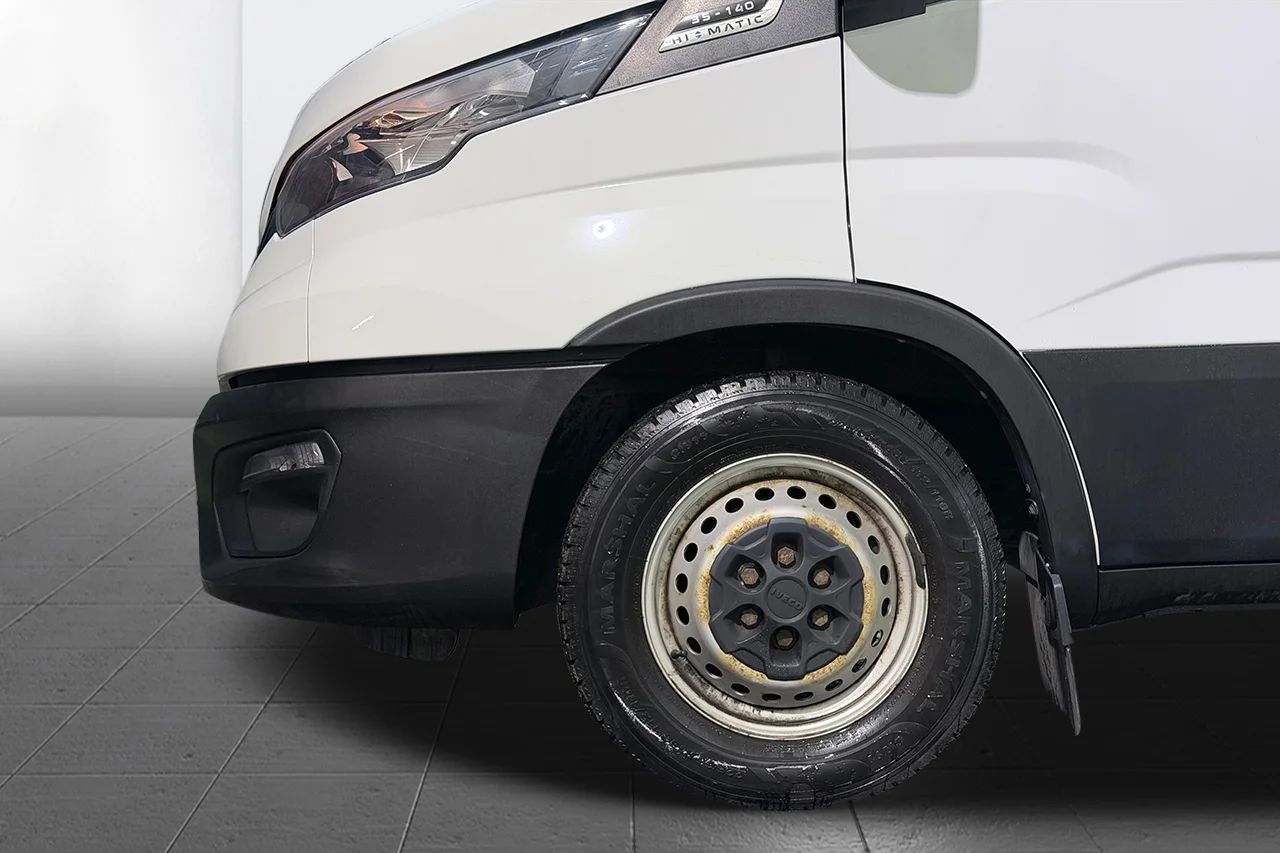Iveco Daily 35-140 Skåp 2.3 JTD Hi-Matic L3H2 Aut 3sits Värmare MOMS 136hk – bild 10 av 22