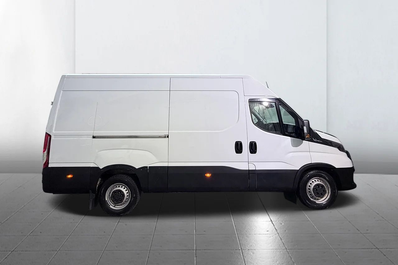 Iveco Daily 35-140 Skåp 2.3 JTD Hi-Matic L3H2 Aut 3sits Värmare MOMS 136hk – bild 4 av 22