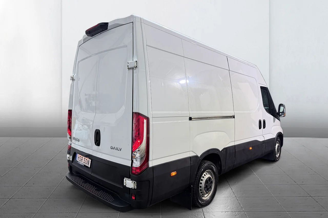 Iveco Daily 35-140 Skåp 2.3 JTD Hi-Matic L3H2 Aut 3sits Värmare MOMS 136hk – bild 5 av 22