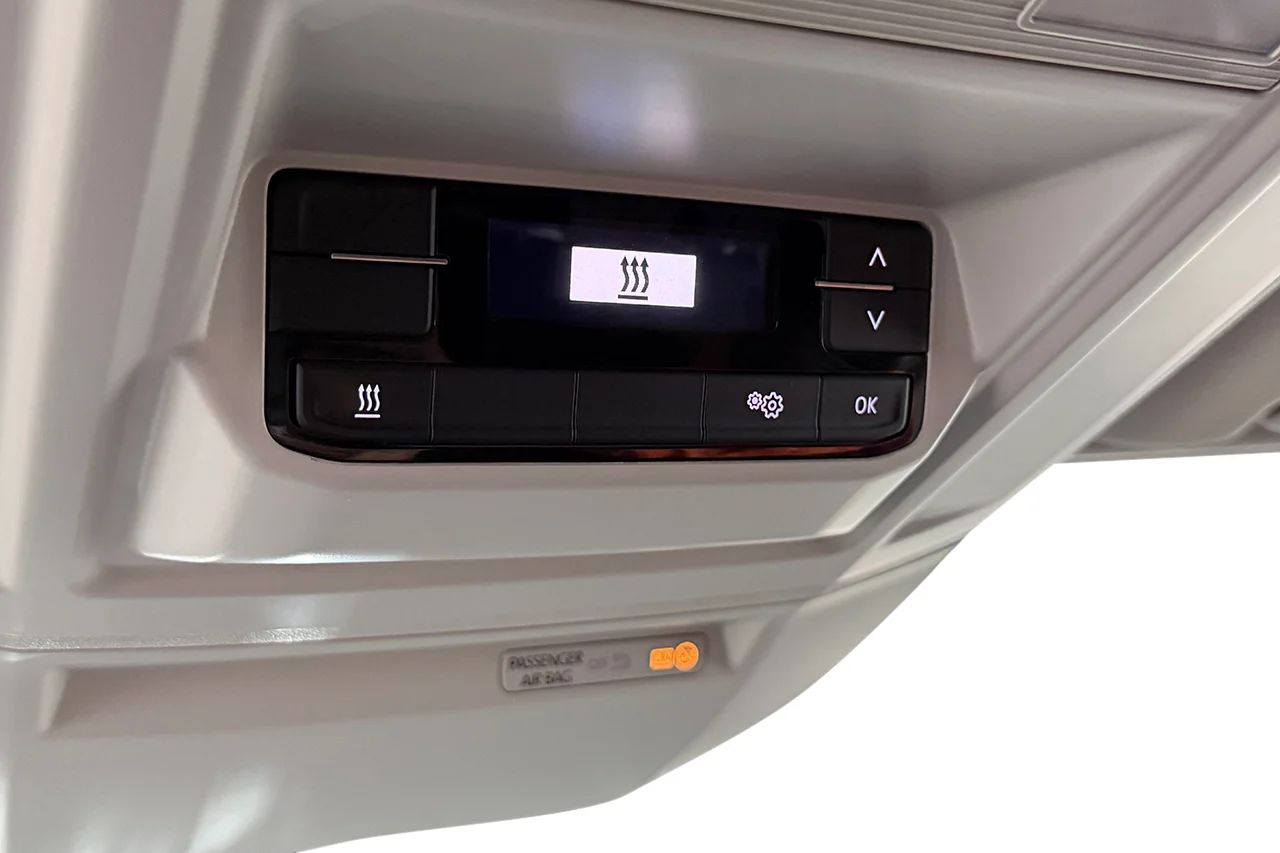 Volkswagen Crafter 35 2.0 TDI L4H3 Automat 2xSidodörr 3-sits Värmare Kamera MOMS 177hk – bild 27 av 29