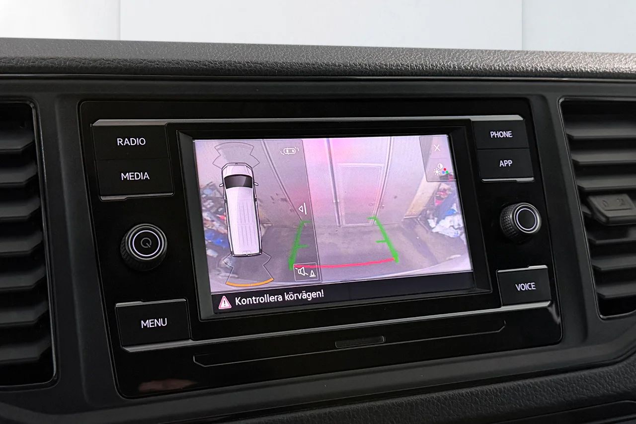 Volkswagen Crafter 35 2.0 TDI L4H3 Automat 2xSidodörr 3-sits Värmare Kamera MOMS 177hk – bild 18 av 29