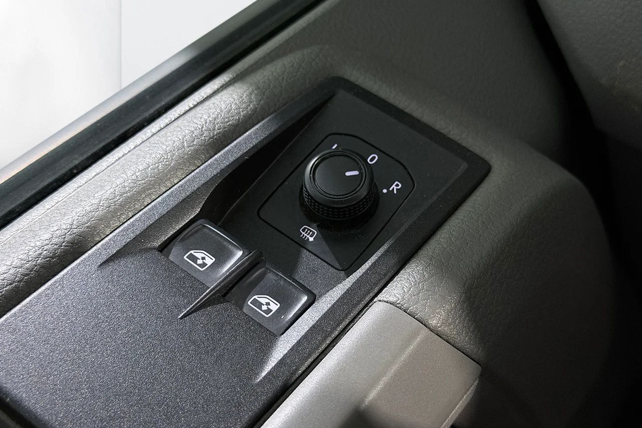 Volkswagen Crafter 35 2.0 TDI L4H3 Automat 2xSidodörr 3-sits Värmare Kamera MOMS 177hk – bild 29 av 29