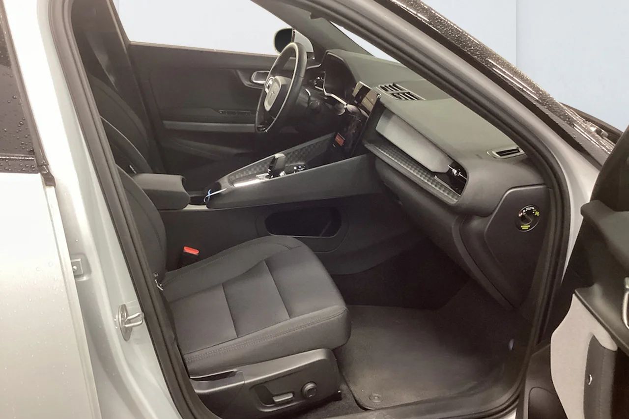 Polestar 2 Standard Range Drag Elstolar Cockpit Keyless MOMS 231hk – bild 9 av 9