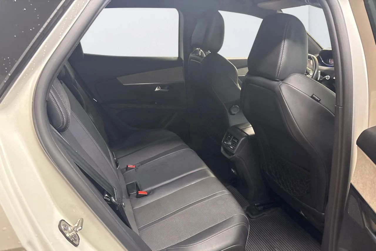 Peugeot 3008 1.2 PureTech 130 EAT, 131hk, 2023 – bild 8 av 11
