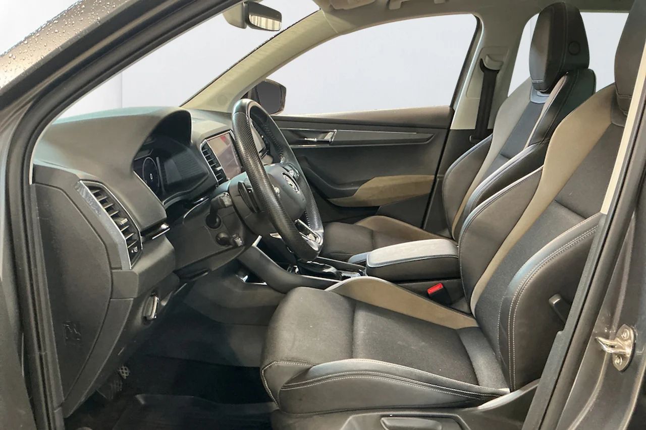 Škoda Karoq 2.0 TDI 4x4 Businessline Drag Kamera Värmare Keyless – bild 6 av 11