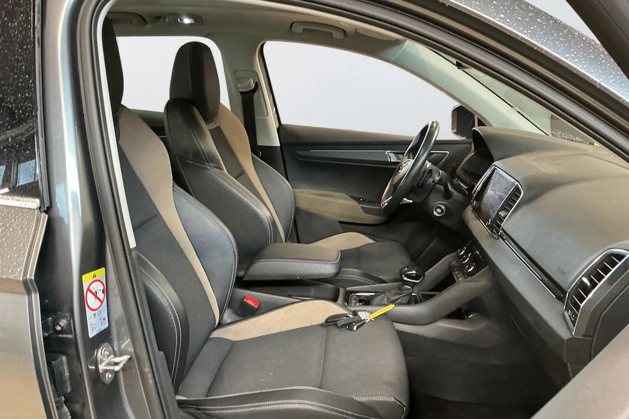 Škoda Karoq 2.0 TDI 4x4 Businessline Drag Kamera Värmare Keyless – bild 9 av 11
