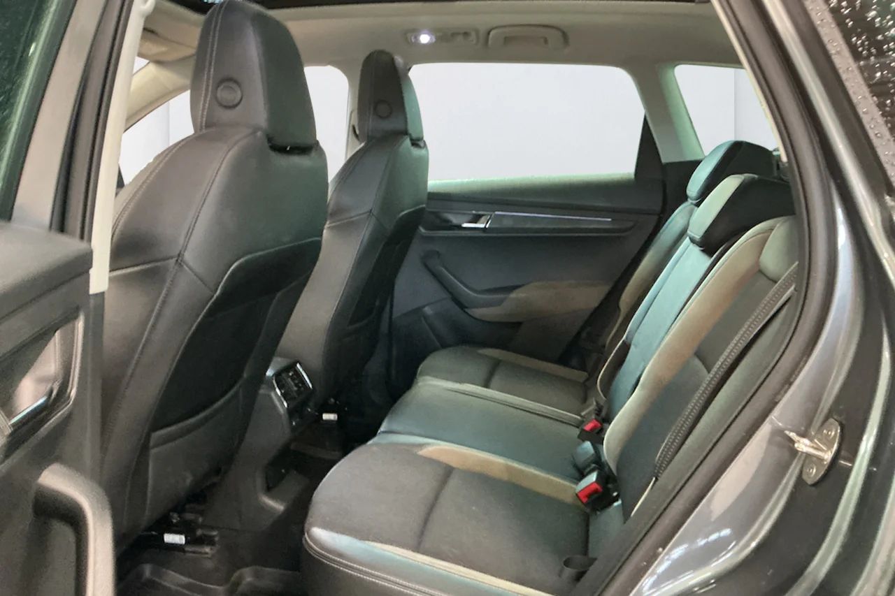 Škoda Karoq 2.0 TDI 4x4 Businessline Drag Kamera Värmare Keyless – bild 8 av 11