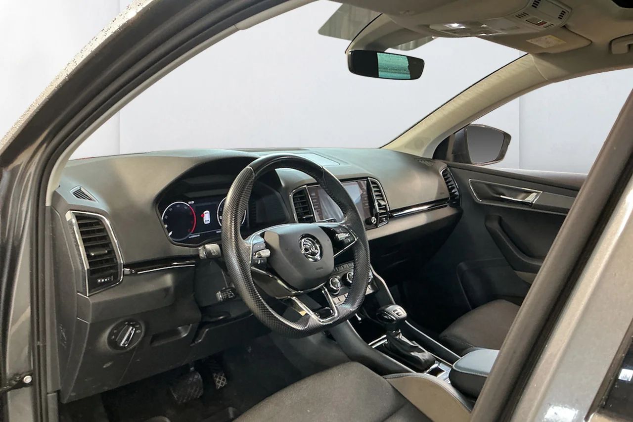 Škoda Karoq 2.0 TDI 4x4 Businessline Drag Kamera Värmare Keyless – bild 7 av 11