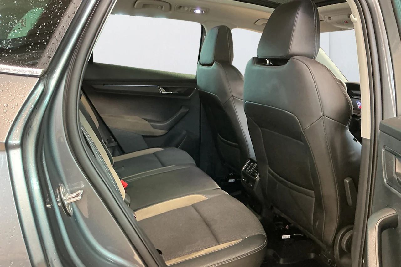 Škoda Karoq 2.0 TDI 4x4 Businessline Drag Kamera Värmare Keyless – bild 10 av 11