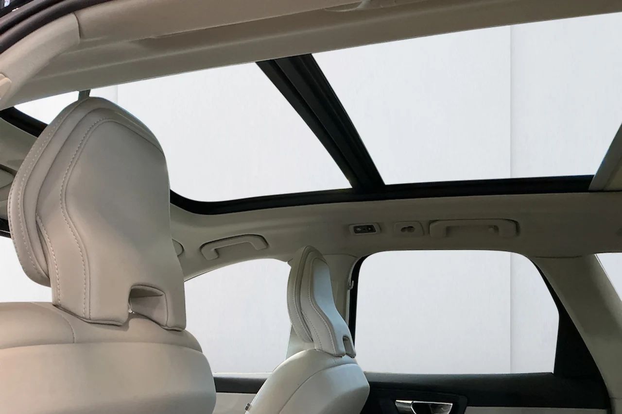 Volvo XC60 Recharge T6 AWD Inscription Exp Pano Cockpit H/K BLIS 341hk – bild 11 av 12