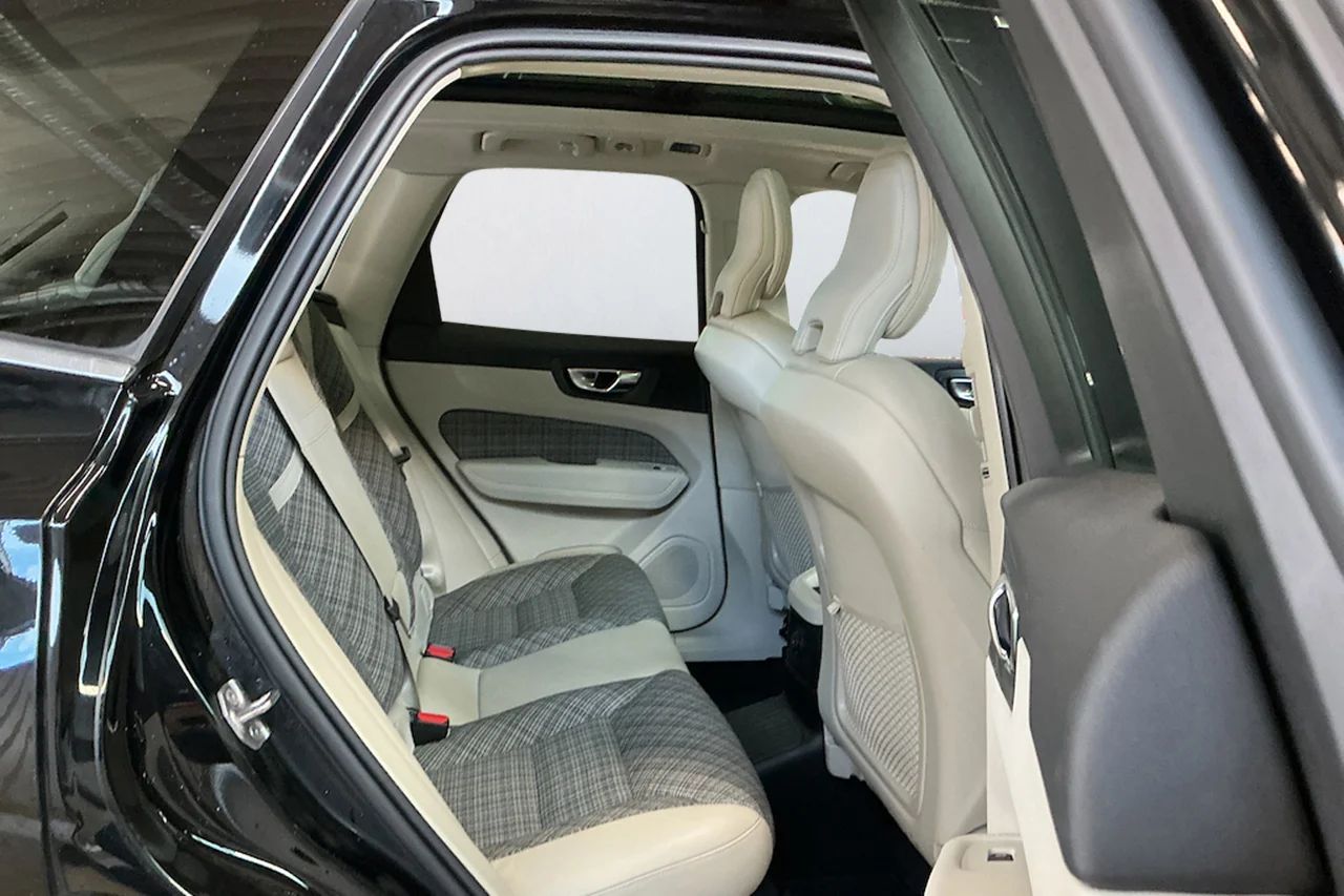 Volvo XC60 Recharge T6 AWD Inscription Exp Pano Cockpit H/K BLIS 341hk – bild 10 av 12