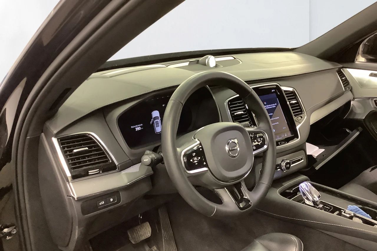 Volvo XC90 Recharge T8 AWD Ultimate Dark 7sits Luft 360° B&W 456hk – bild 4 av 4