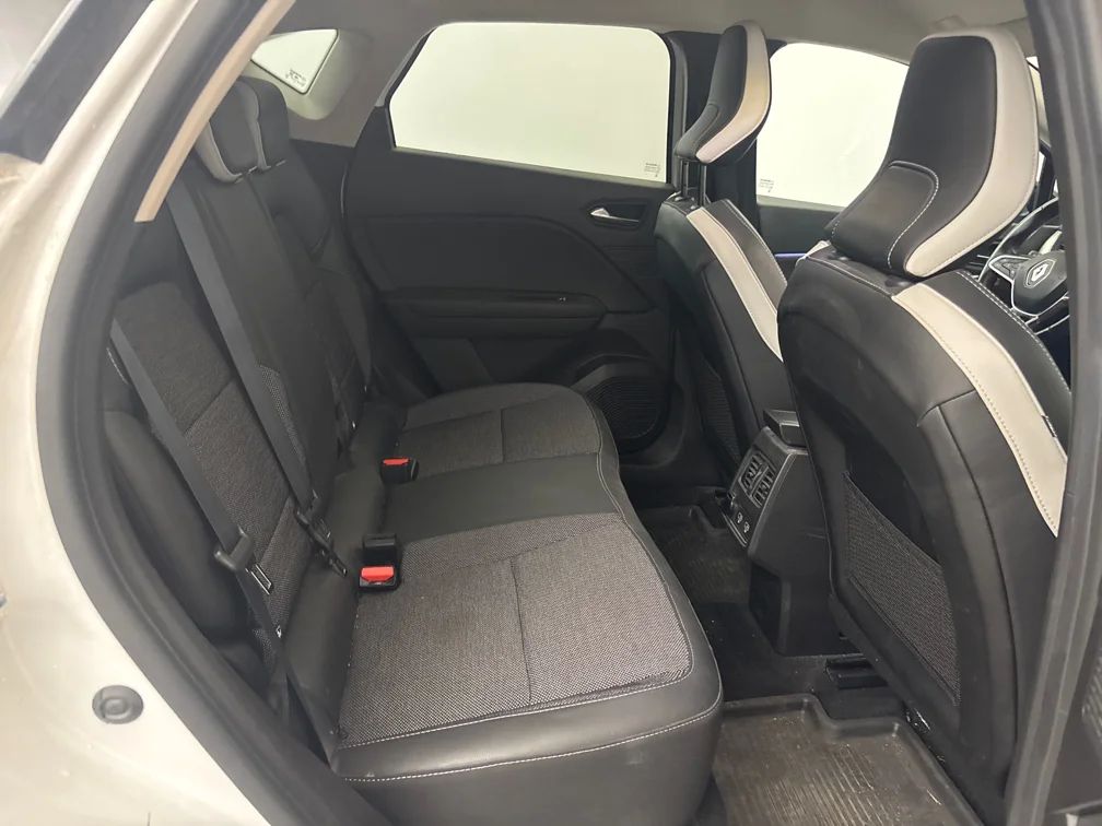Renault Captur E-TECH Plugin-Hybrid Navi Kamera Cockpit MOMS 160hk – bild 6 av 8