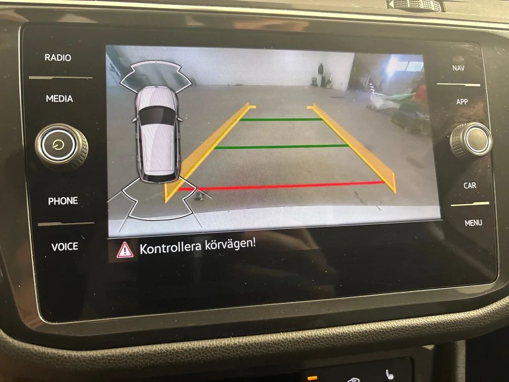 Volkswagen Tiguan Allspace 2.0 TDI 4Motion Elegance 5sits Drag Kamera Värmare Cockpit MOMS 200hk – bild 9 av 11