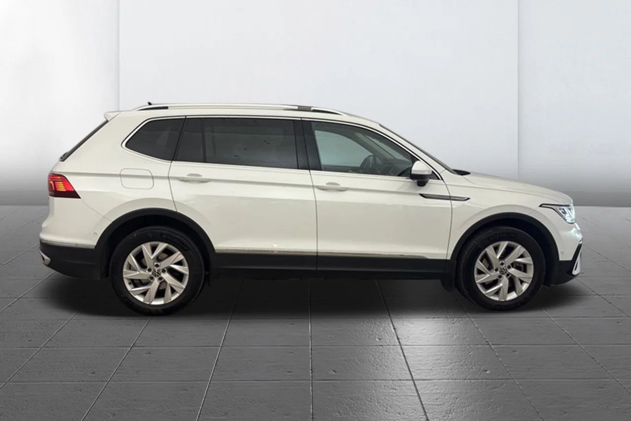 Volkswagen Tiguan Allspace 2.0 TDI 4Motion Elegance 5sits Drag Kamera Värmare Cockpit MOMS 200hk – bild 4 av 11