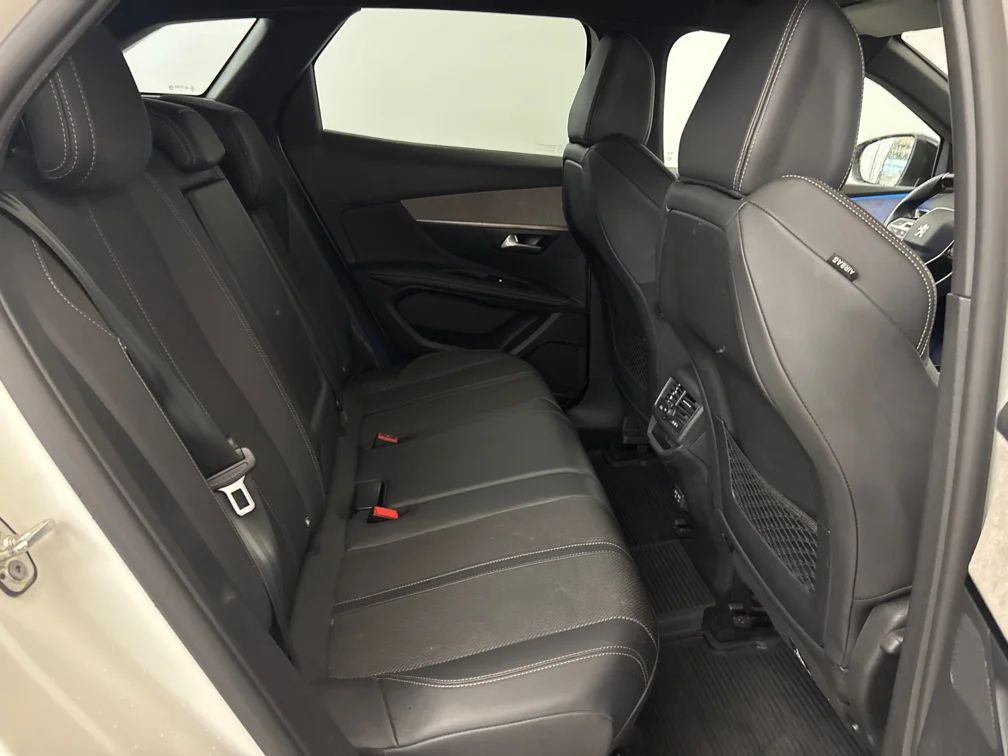 Peugeot 3008 1.2 PureTech GT Navi Kamera Delläder Cockpit MOMS – bild 8 av 11