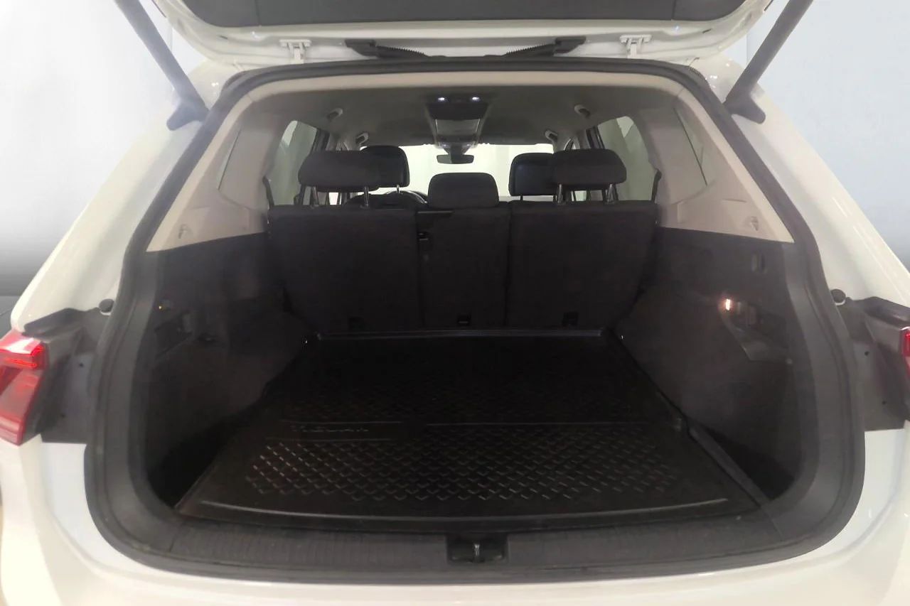 Volkswagen Tiguan Allspace 2.0 TDI 4M GT R-Line Premium 5sits Drag Värmare Cockpit MOMS – bild 8 av 8