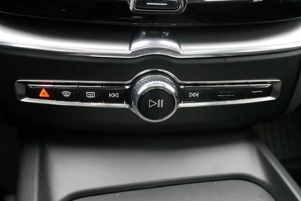 Volvo XC60 T8 Twin Engine AWD Momentum Drag Pano Värmare MOMS 392hk – bild 15 av 20