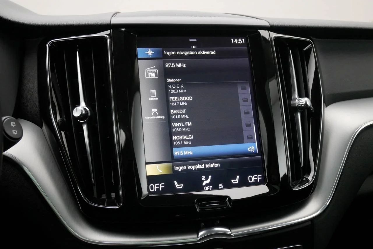 Volvo XC60 T8 Twin Engine AWD Momentum Drag Pano Värmare MOMS 392hk – bild 14 av 20