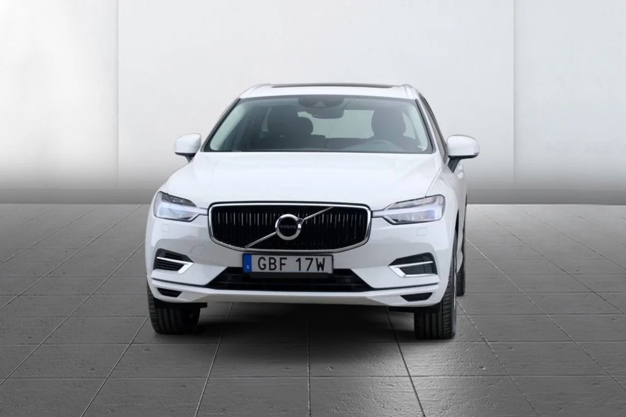 Volvo XC60 T8 Twin Engine AWD Momentum Drag Pano Värmare MOMS 392hk – bild 3 av 20