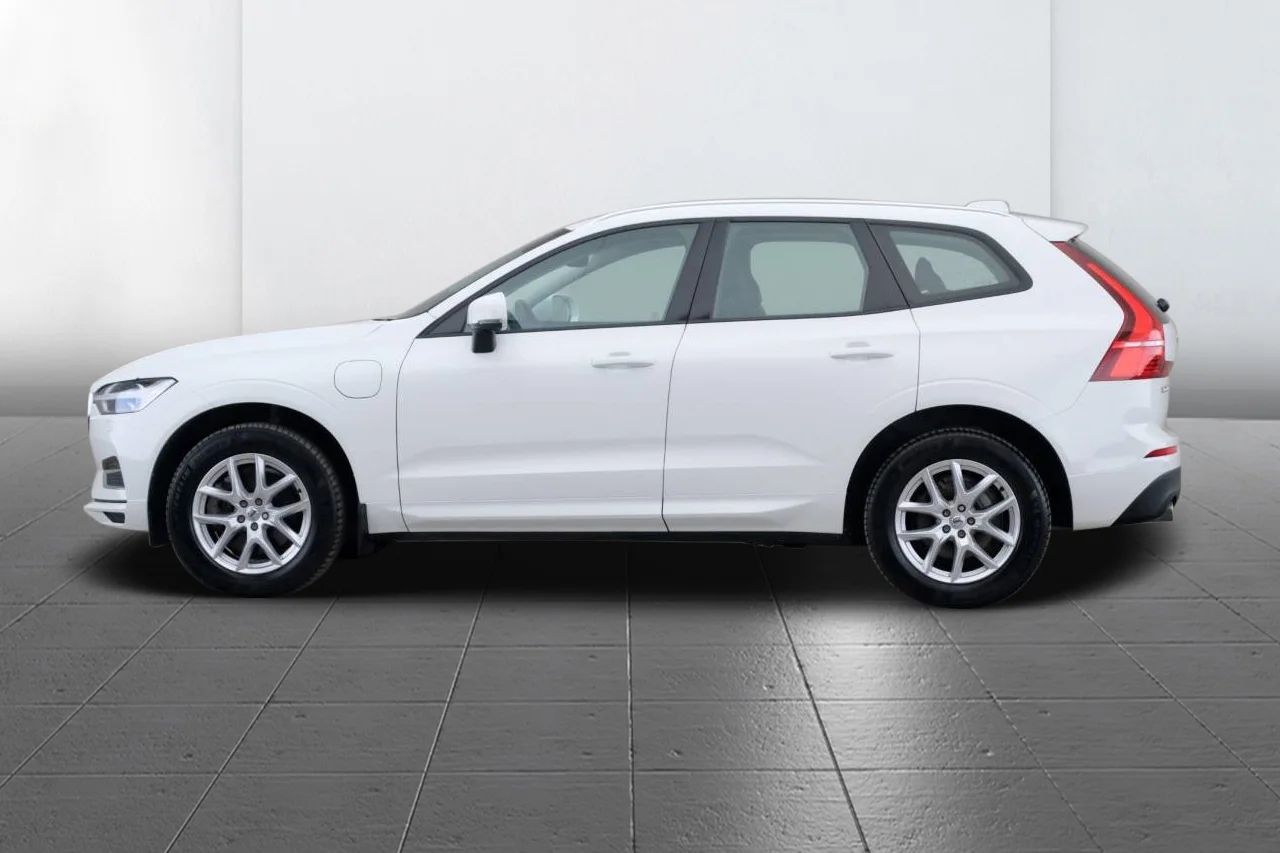 Volvo XC60 T8 Twin Engine AWD Momentum Drag Pano Värmare MOMS 392hk – bild 6 av 20