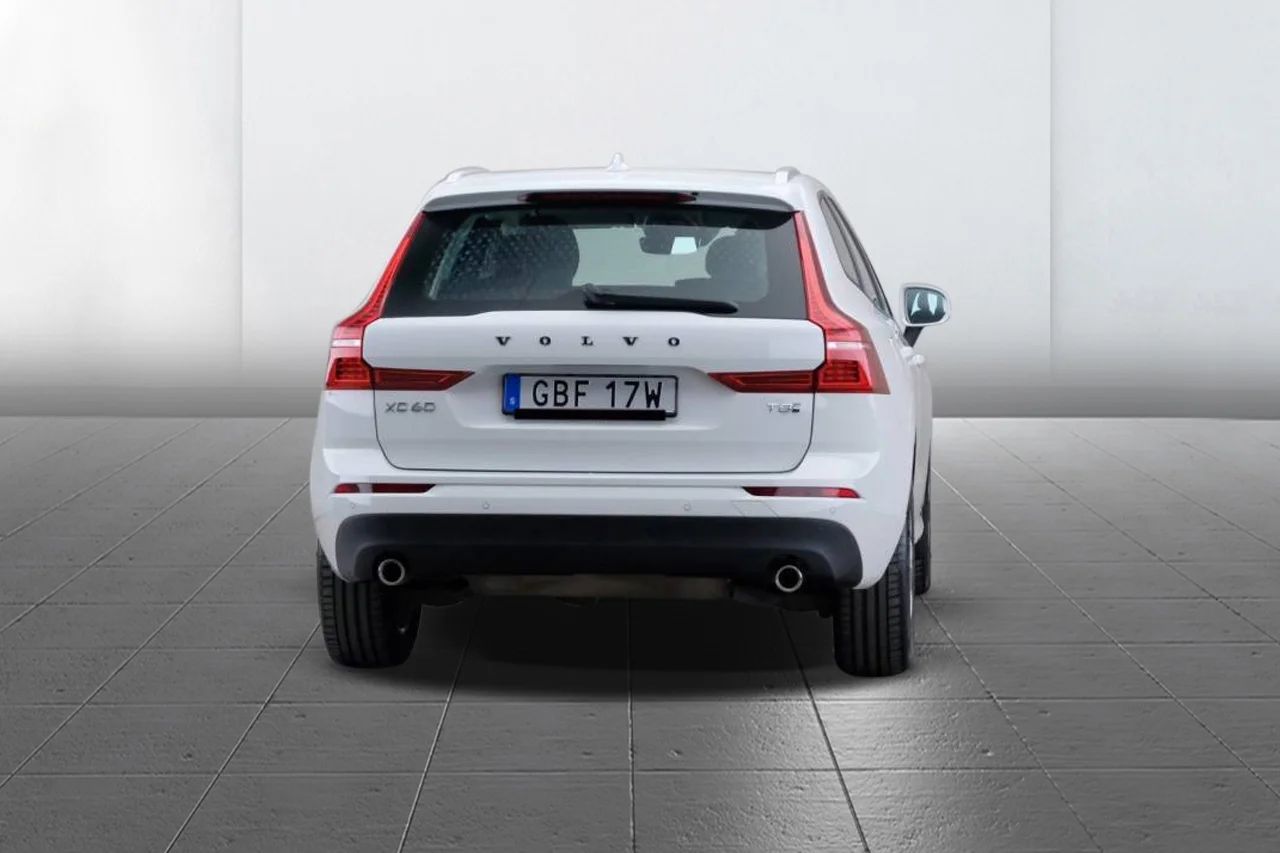Volvo XC60 T8 Twin Engine AWD Momentum Drag Pano Värmare MOMS 392hk – bild 4 av 20
